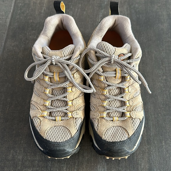 Merrell Women’s Moab Ventilator Hiking shoes - Picture 2 of 10